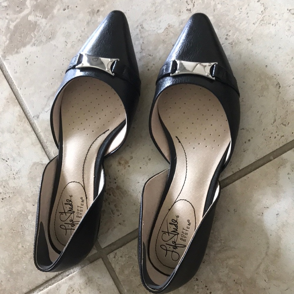 Flat pointed shoes size 6, black